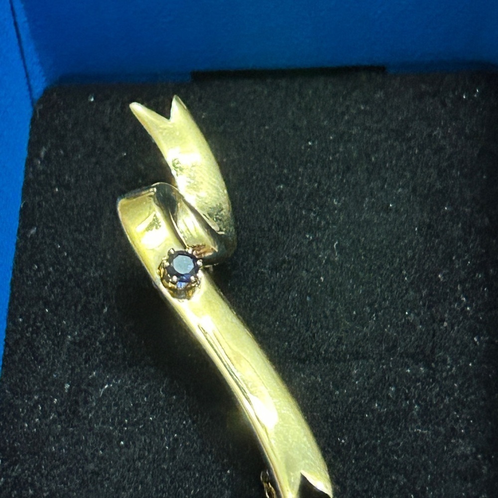 “Vintage Avon Gold Tone Ribbon Banner Brooch Pin w/ Blue Rhinestone R44